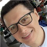 Sono un insegnante di inglese e storia a Torino, dove lavoro sia in aula che online. Ho un master e due laurea.